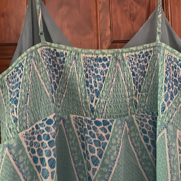 Old navy spaghetti strap with shirred back wore once. Beautiful condition - Picture 3 of 3